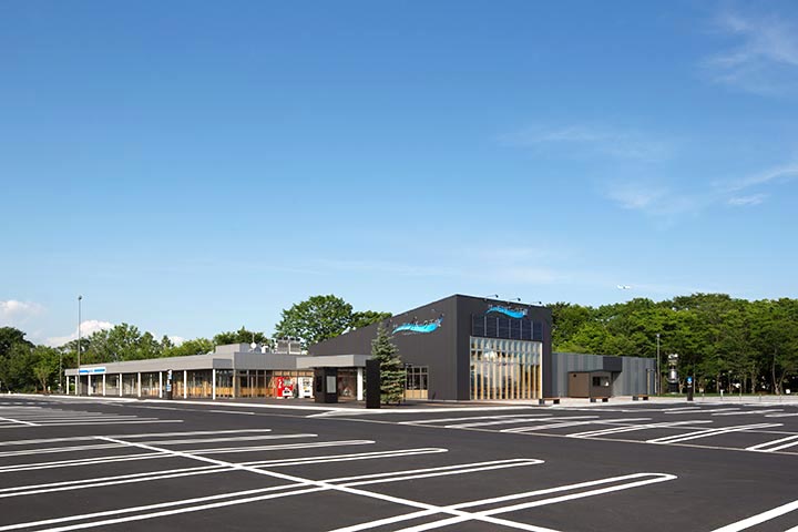 新千歳空港からのアクセスもよく、お土産購入にも最適「サーモンパーク千歳」