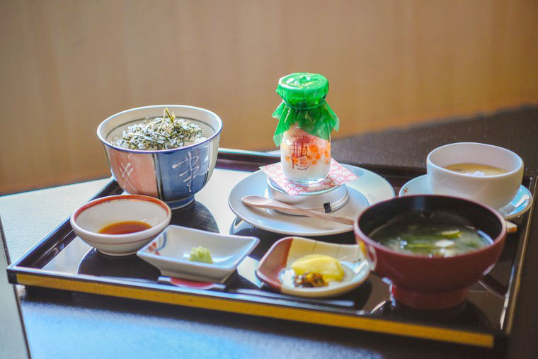 「味処海舟」の瓶ドン