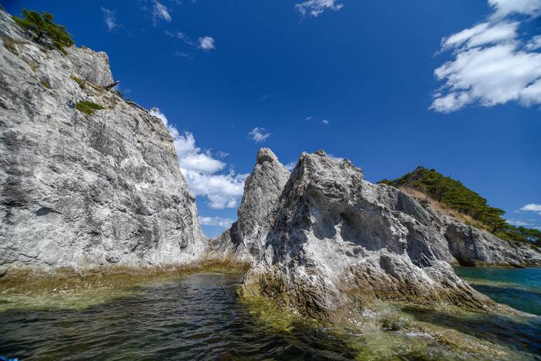 浄土ヶ浜から「青の洞窟」へ