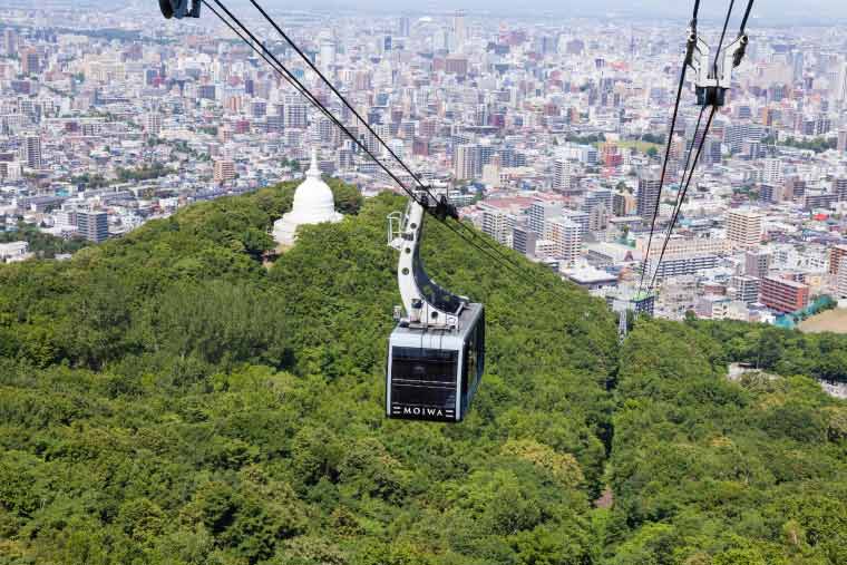 札幌市中心部から車で約20分　藻岩山