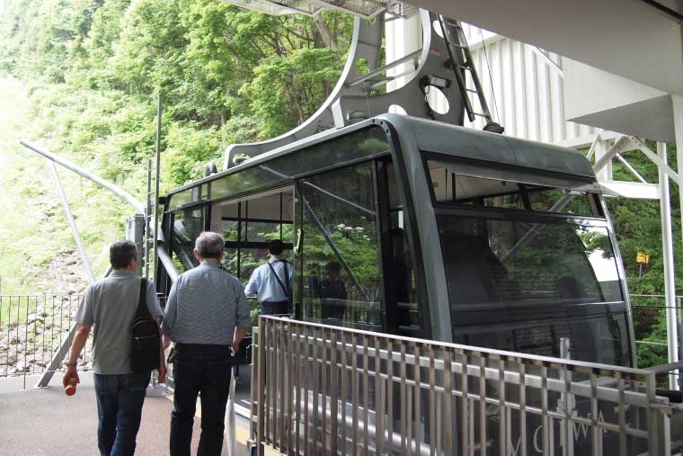 藻岩山 ロープウェイ ゴンドラ