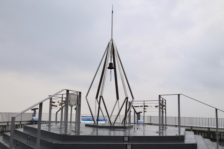 藻岩山 恋人の聖地 「幸せの鐘」「愛の南京錠」