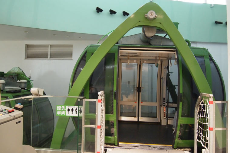 藻岩山　ミニケーブルカー「もーりすカー」