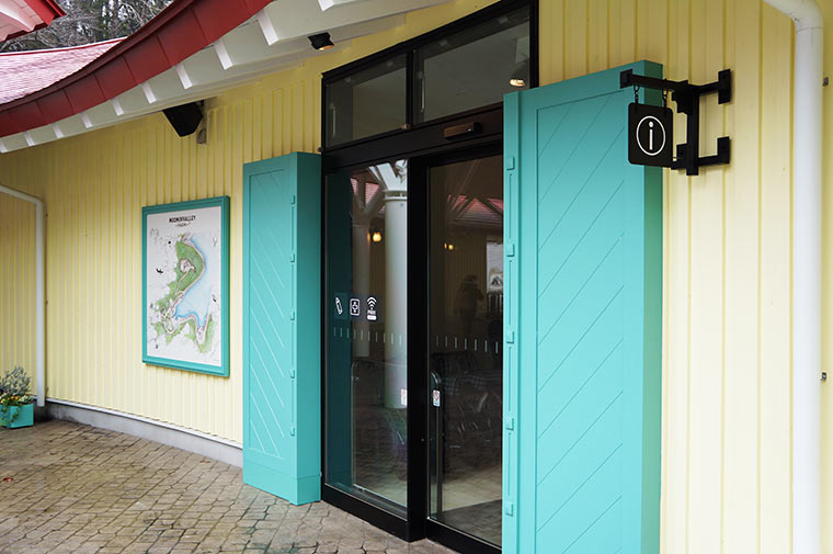 ムーミンバレーパークのエントランスにあるインフォメーション