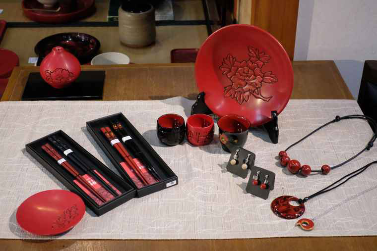 新潟県村上市　堆朱のふじい