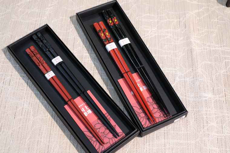 新潟県村上市　堆朱のふじい