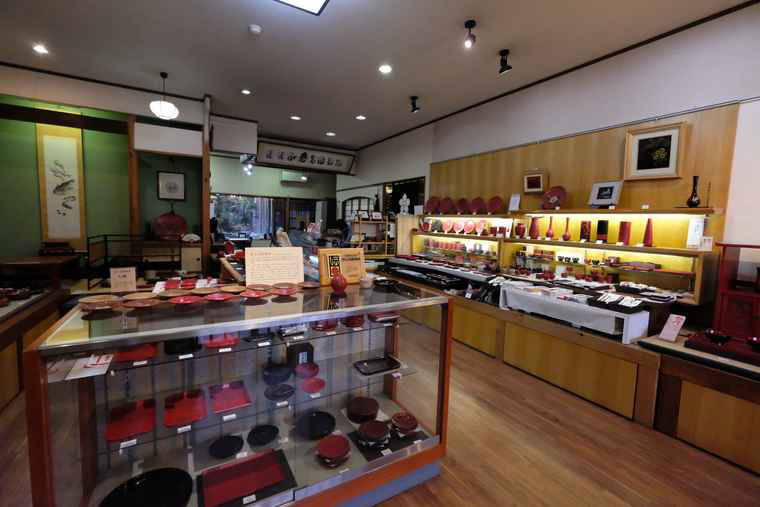 新潟県村上市　堆朱のふじい