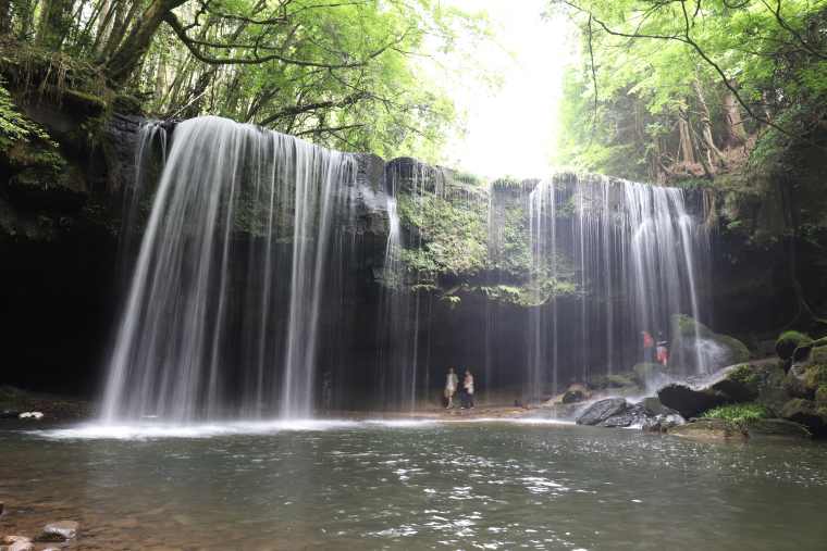 鍋ヶ滝を写真撮影