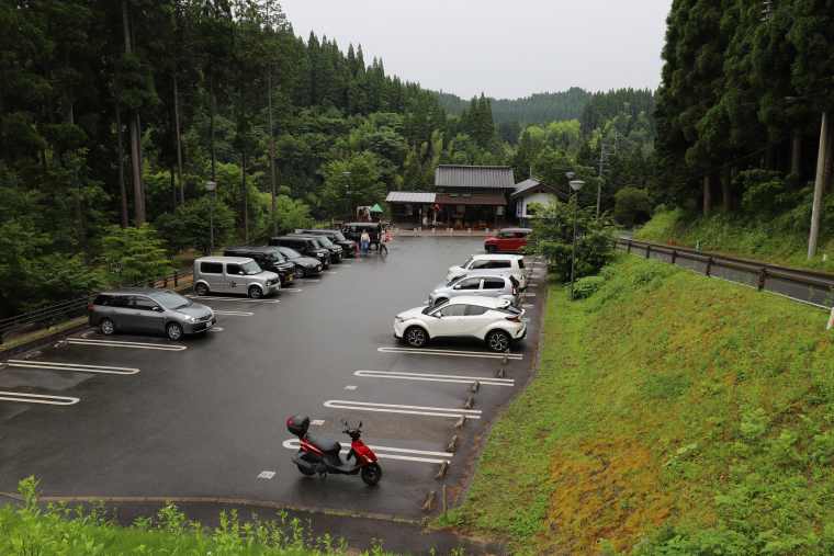 鍋ヶ滝公園の駐車場