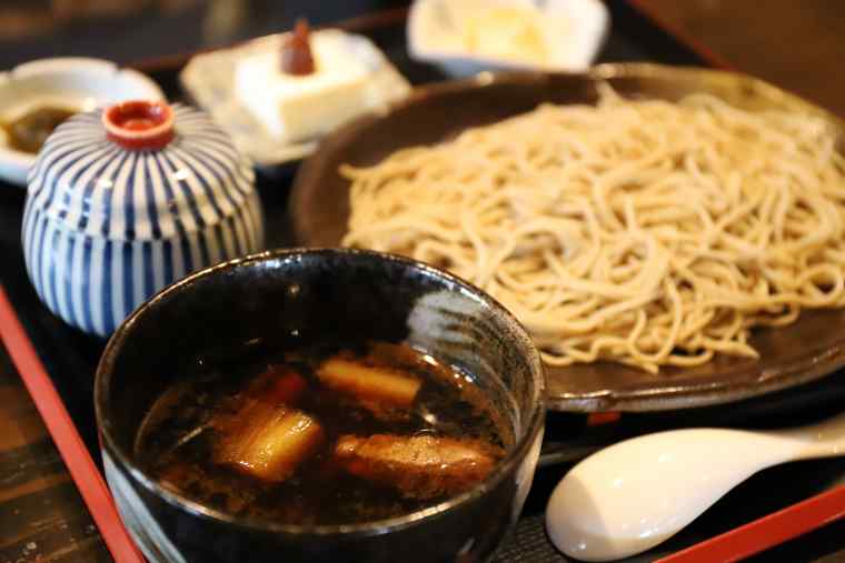 吾亦紅のあか牛南蛮そば