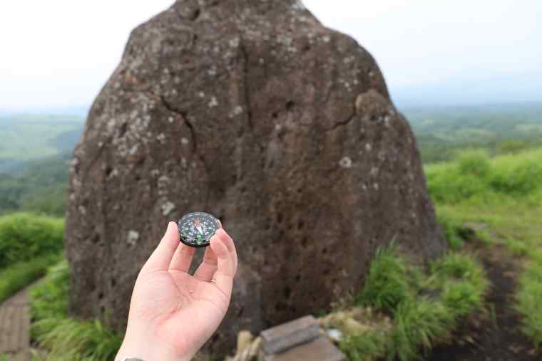 磁力を帯びた押戸石の丘の巨石