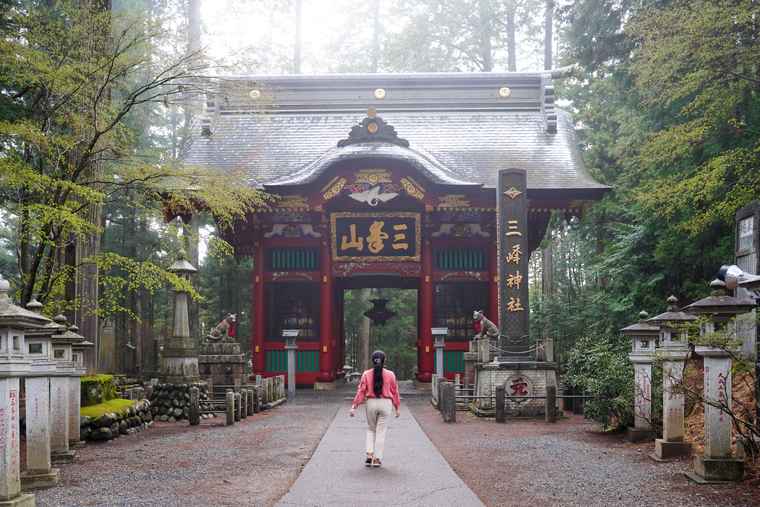 秩父 三峯神社 隋身門