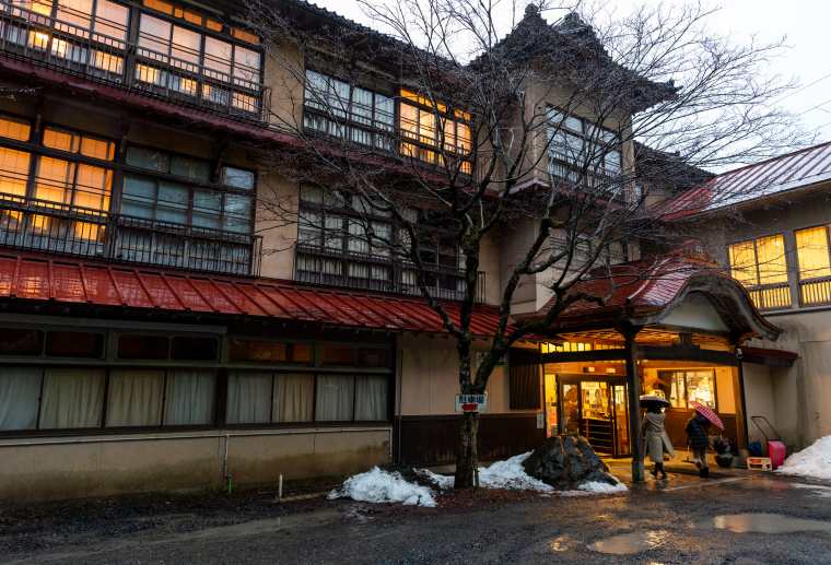 鉛温泉 藤三旅館　外観