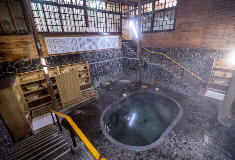 鉛温泉 藤三旅館　白猿の湯