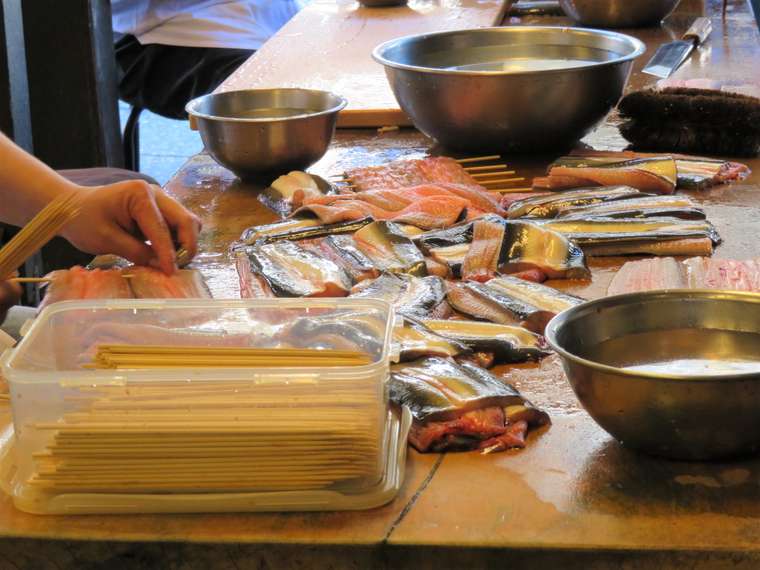 成田山新勝寺の参道で食べ歩き