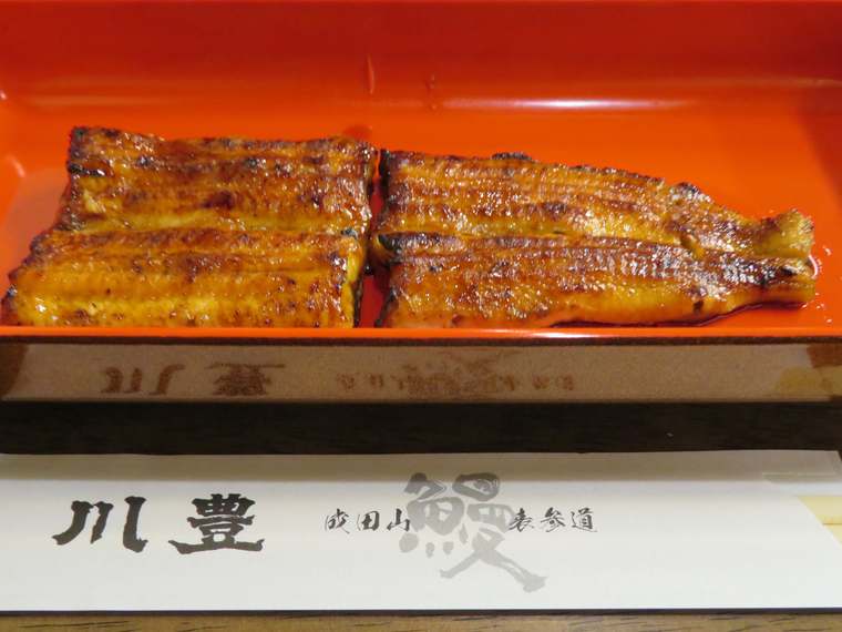 成田山新勝寺の参道で食べ歩き