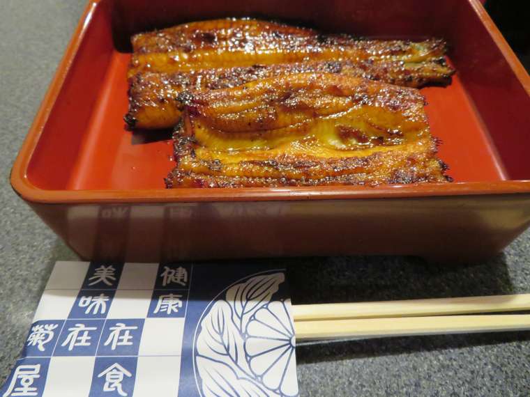 成田山新勝寺の参道で食べ歩き