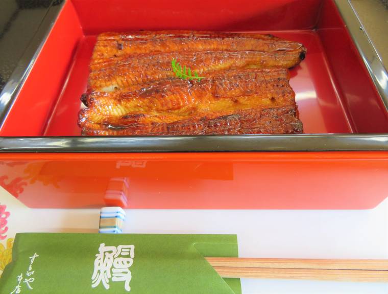 成田山新勝寺　参道　食べ歩き　うなぎ蒲焼　駿河屋