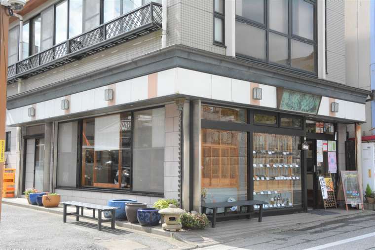 成田山新勝寺の参道で食べ歩き