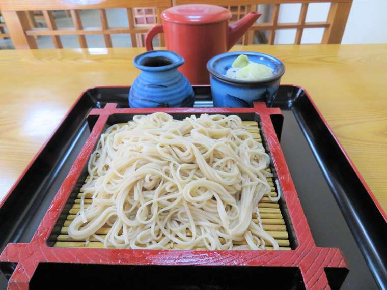 成田山新勝寺の参道で食べ歩き