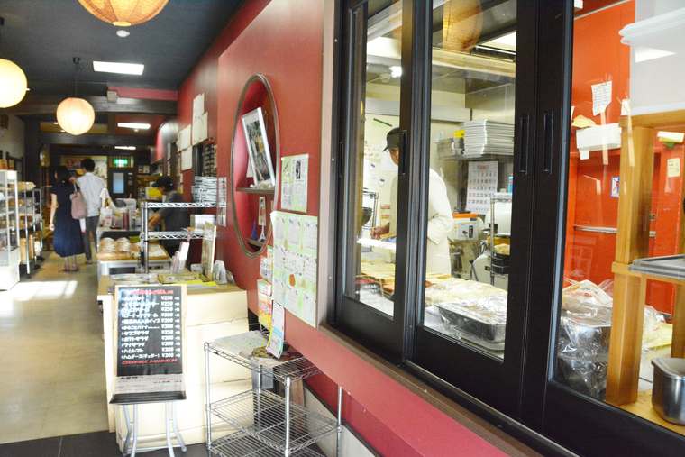 成田山新勝寺の参道で食べ歩き