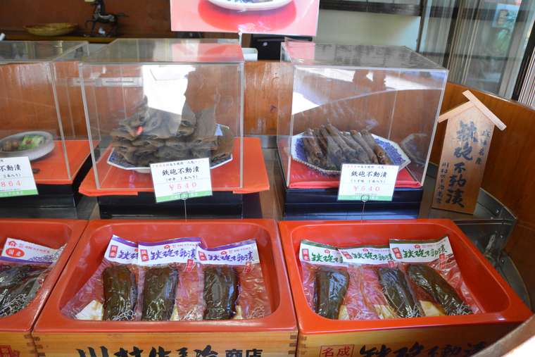 成田山新勝寺の参道で食べ歩き