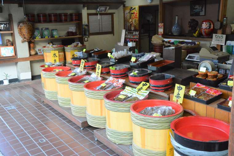 成田山新勝寺の参道で食べ歩き