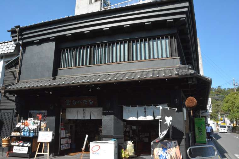 成田山新勝寺の参道で食べ歩き