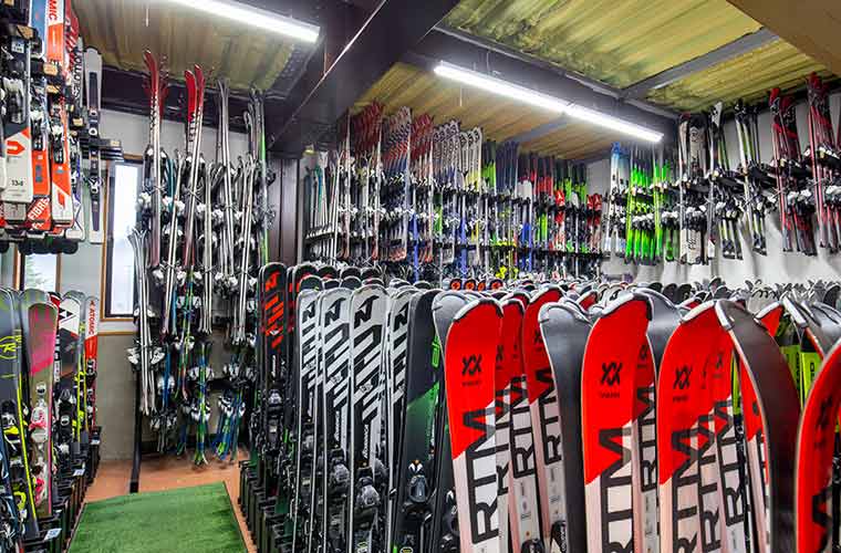 越後湯沢 NASPAスキーガーデン レンタルショップ