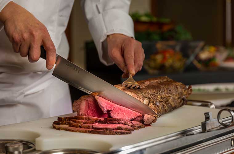 越後湯沢温泉 NASPAニューオータニ O’s dining 伝統のローストビーフ