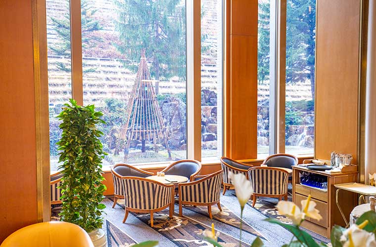 越後湯沢温泉 NASPAニューオータニ パティスリー SATSUKI ガーデンラウンジ