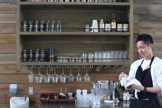 毎朝工房で焼き上げた自然酵母のパンを楽しむことができる