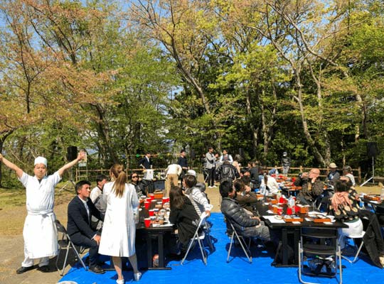 青空の下開催したワイン会は大盛況！