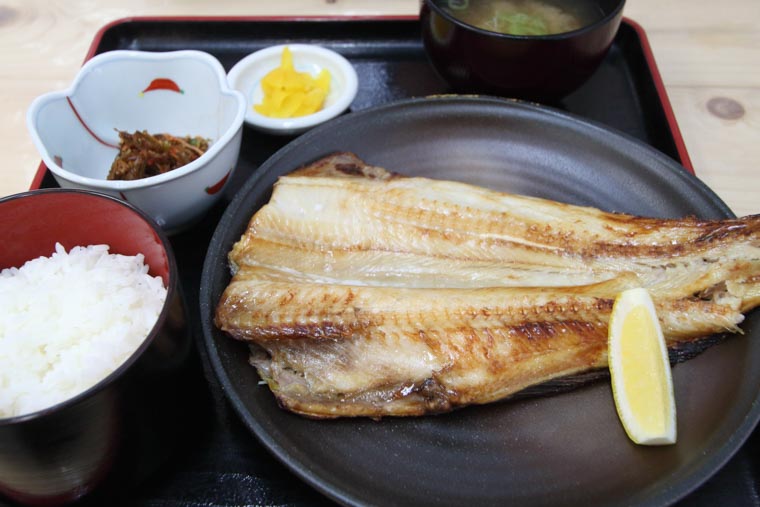 二条かに市場の縞ホッケの焼き魚定食