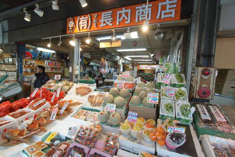 お土産も揃う二条市場