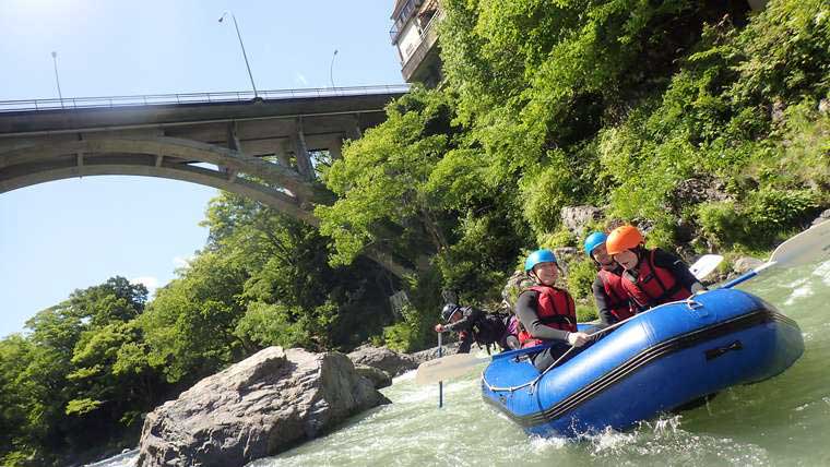 奥多摩 アクティビティ　グランデックス ラフティング体験