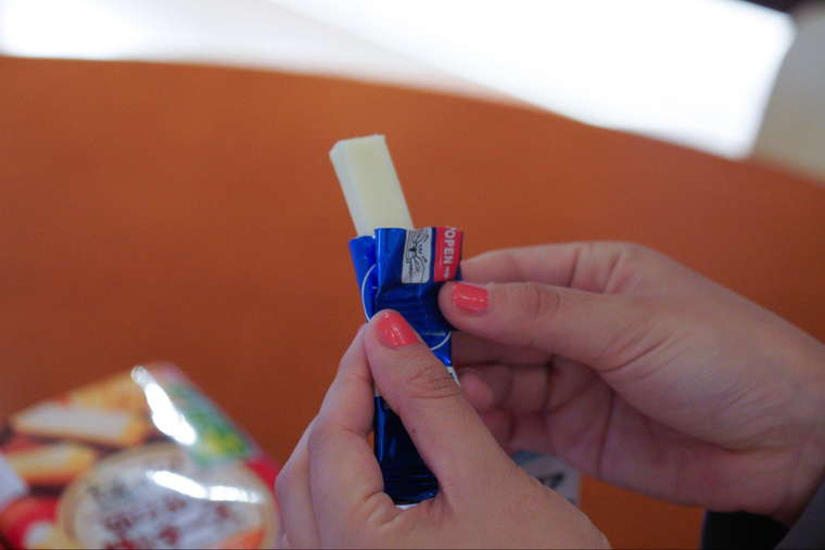 明治なるほどファクトリー十勝 試食のチーズ