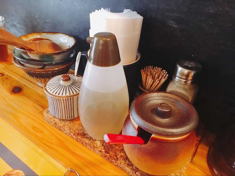 国際通り商店街　まぜ麺マホロバ