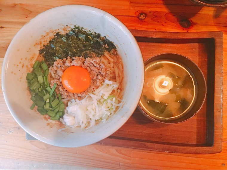 国際通り商店街　まぜ麺マホロバ