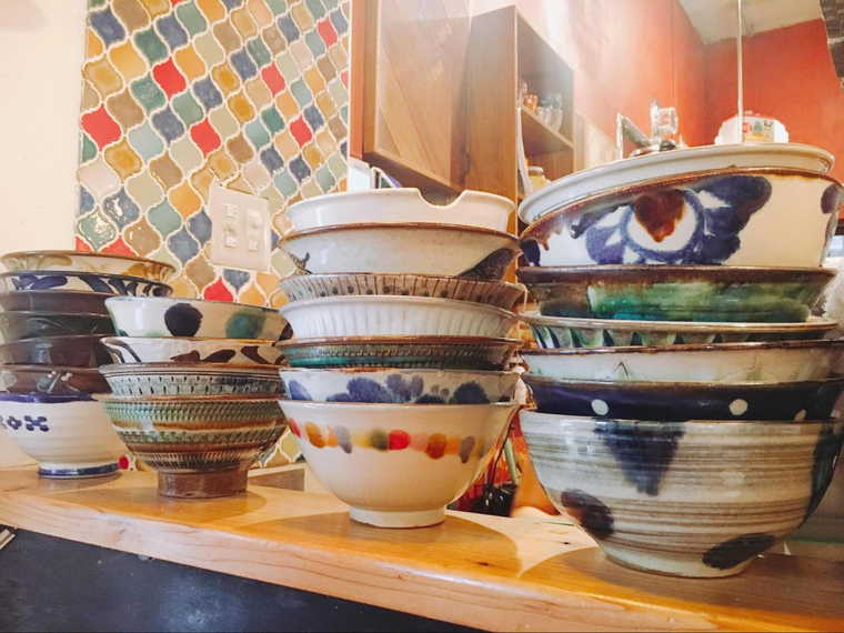 国際通り商店街　まぜ麺マホロバ