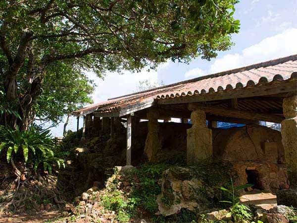 県指定の有形文化財・南窯（フェーヌカマ）