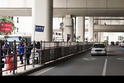 レーンにある旗の画像