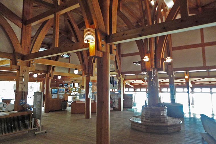 大久野島ビジターセンターの内観