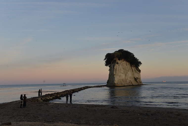 奥能登絶景海道　見附島（軍艦島）