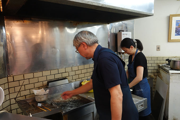 星野リゾート　OMO5 東京大塚　老舗の精肉店「肉のハヤシ」