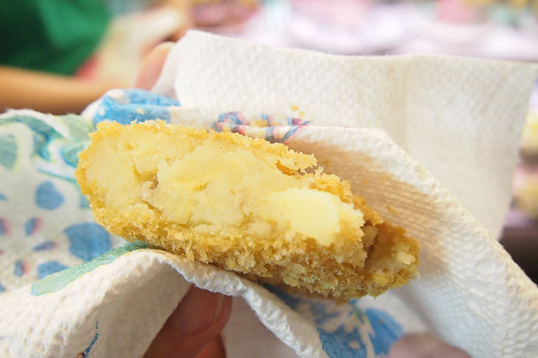 星野リゾート　OMO5 東京大塚　老舗の精肉店「コロッケ」