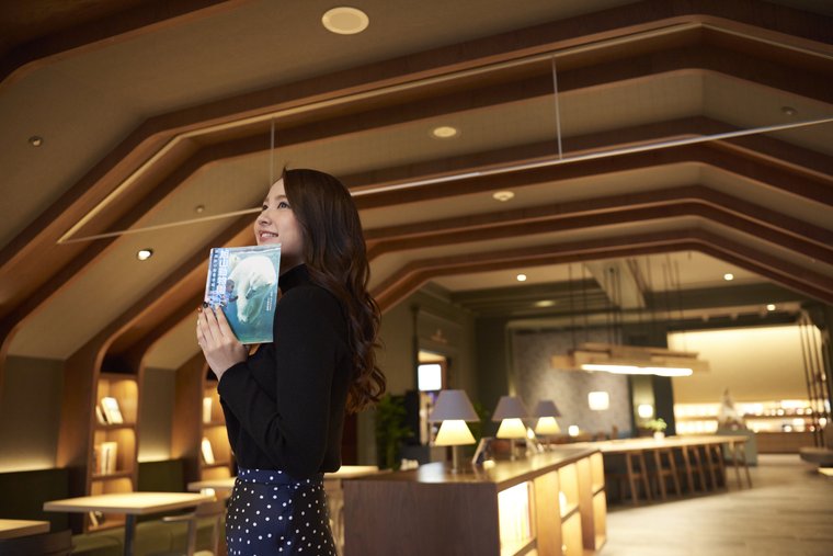 星野リゾート OMO7 旭川 女子旅、ブックトンネル