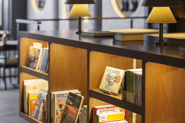 星野リゾート OMO7 旭川 読書スペース「ブックトンネル」