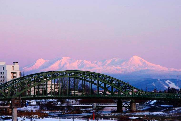 星野リゾート　OMO7 旭川　美しいダイヤモンドダストに出会う「日本一寒い街さんぽ」
