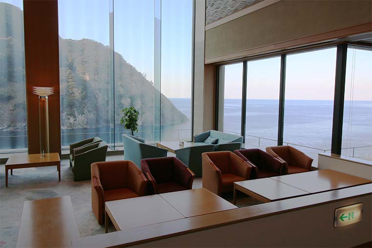 日和山温泉　ホテル　金波楼　ロビー